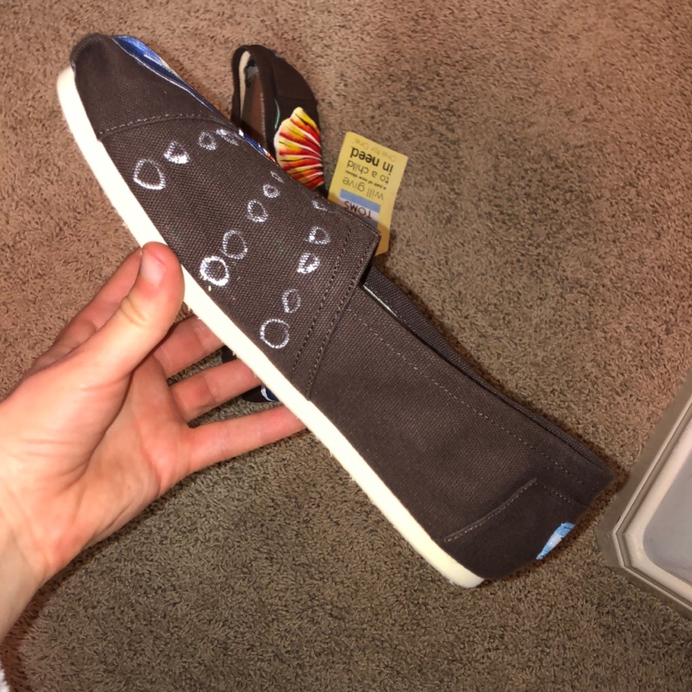 Shoes - Picture 3 of 4